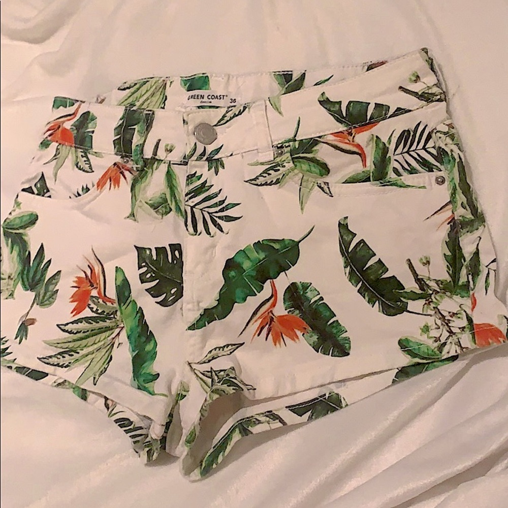Birds of paradise booty denim shorts greencoast